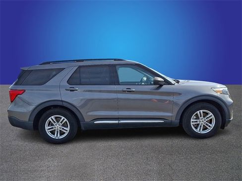 Used 2021 Ford Explorer XLT w/ Class III Trailer Tow Package image 4