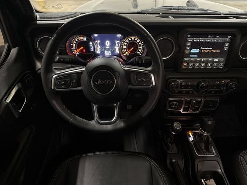 Used 2018 Jeep Wrangler Unlimited Sahara AWD/4WD image 11