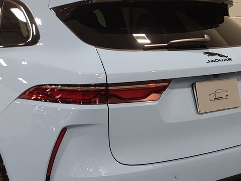 New 2026 Jaguar F-PACE SVR 575 Edition image 17