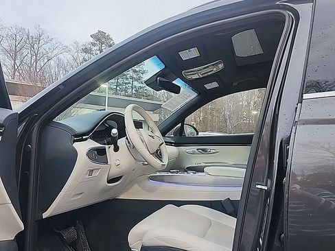 Used 2023 Genesis Electrified GV70 Advanced image 5