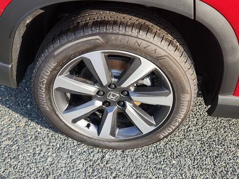 New 2025 Honda Pilot Touring image 5