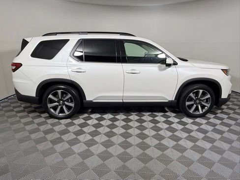 Used 2025 Honda Pilot Elite image 7