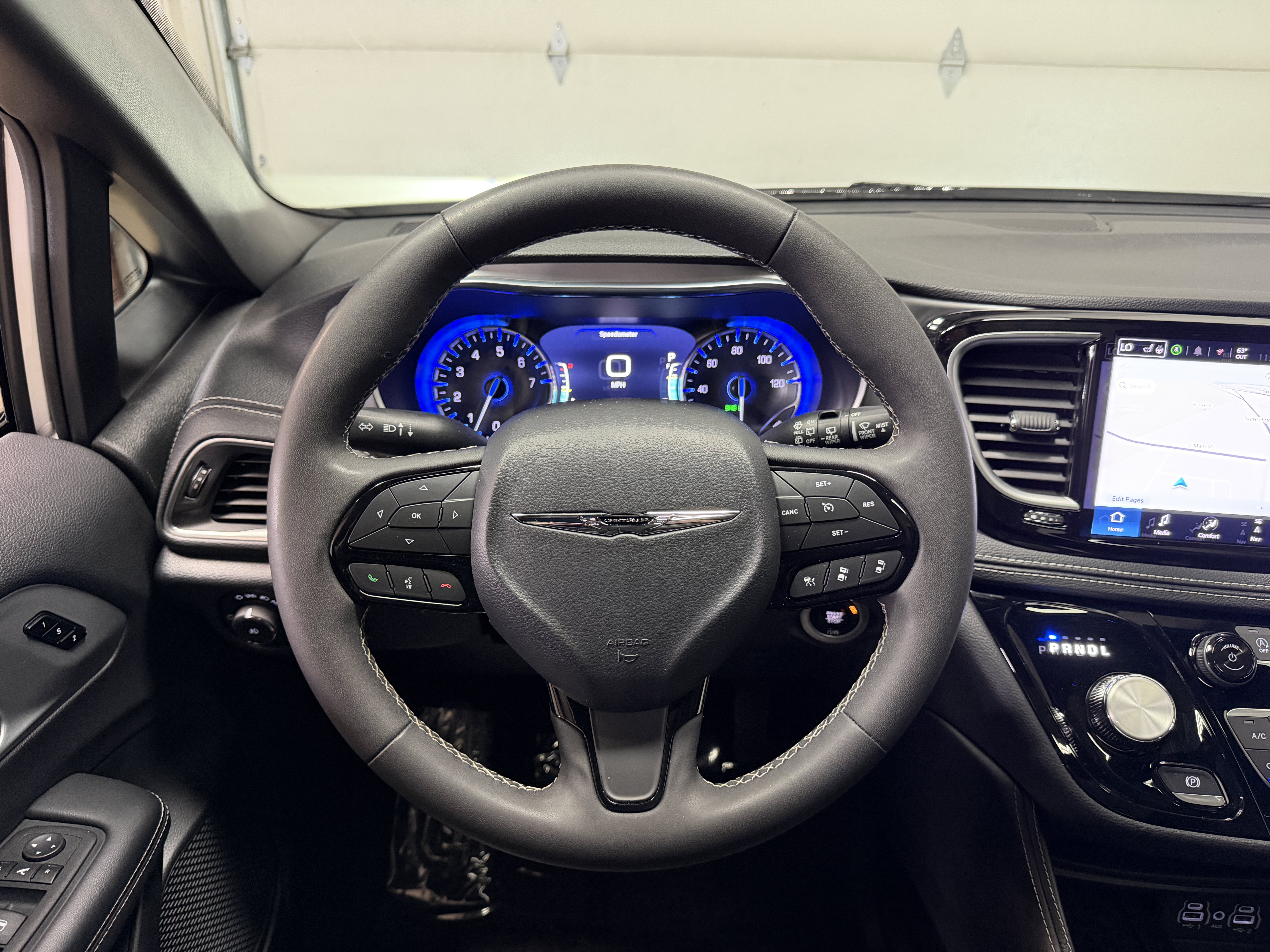 Used 2025 Chrysler Pacifica Limited FWD image 21