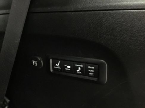 Used 2022 Chrysler Pacifica Limited w/ S Appearance Package FWD image 19