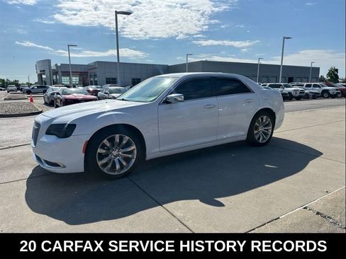Used 2018 Chrysler 300 Touring w/ Chrome Appearance Package RWD image 5