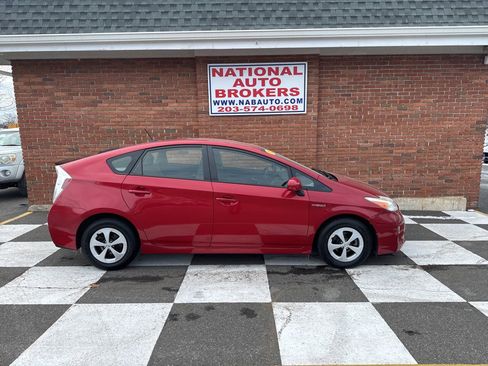 Used 2015 Toyota Prius Two image 2
