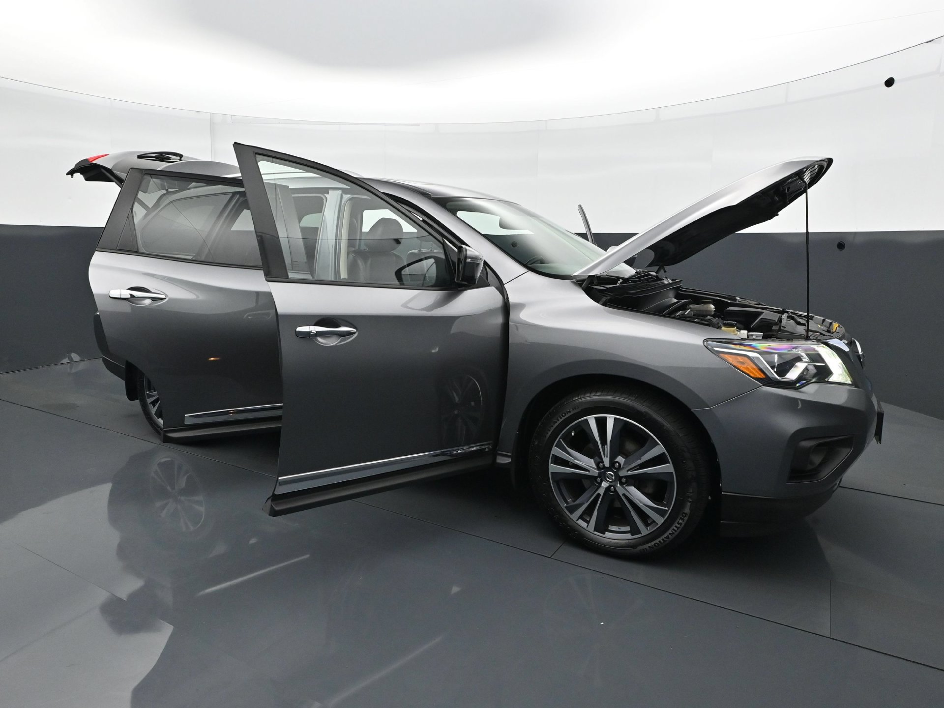 Used 2019 Nissan Pathfinder Platinum AWD/4WD image 41