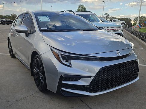 Used 2026 Toyota Corolla SE w/ SE Package FWD image 1