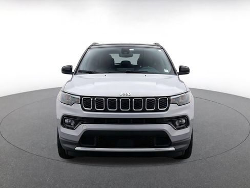 Used 2025 Jeep Compass Limited AWD/4WD image 2