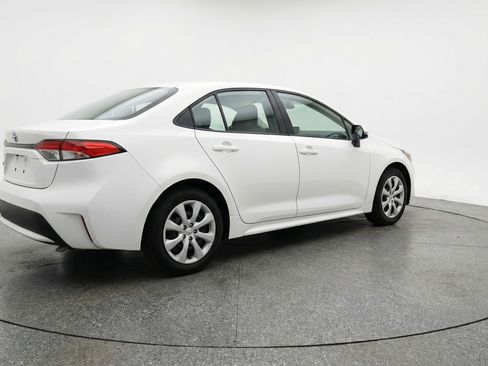 Used 2025 Toyota Corolla LE image 9