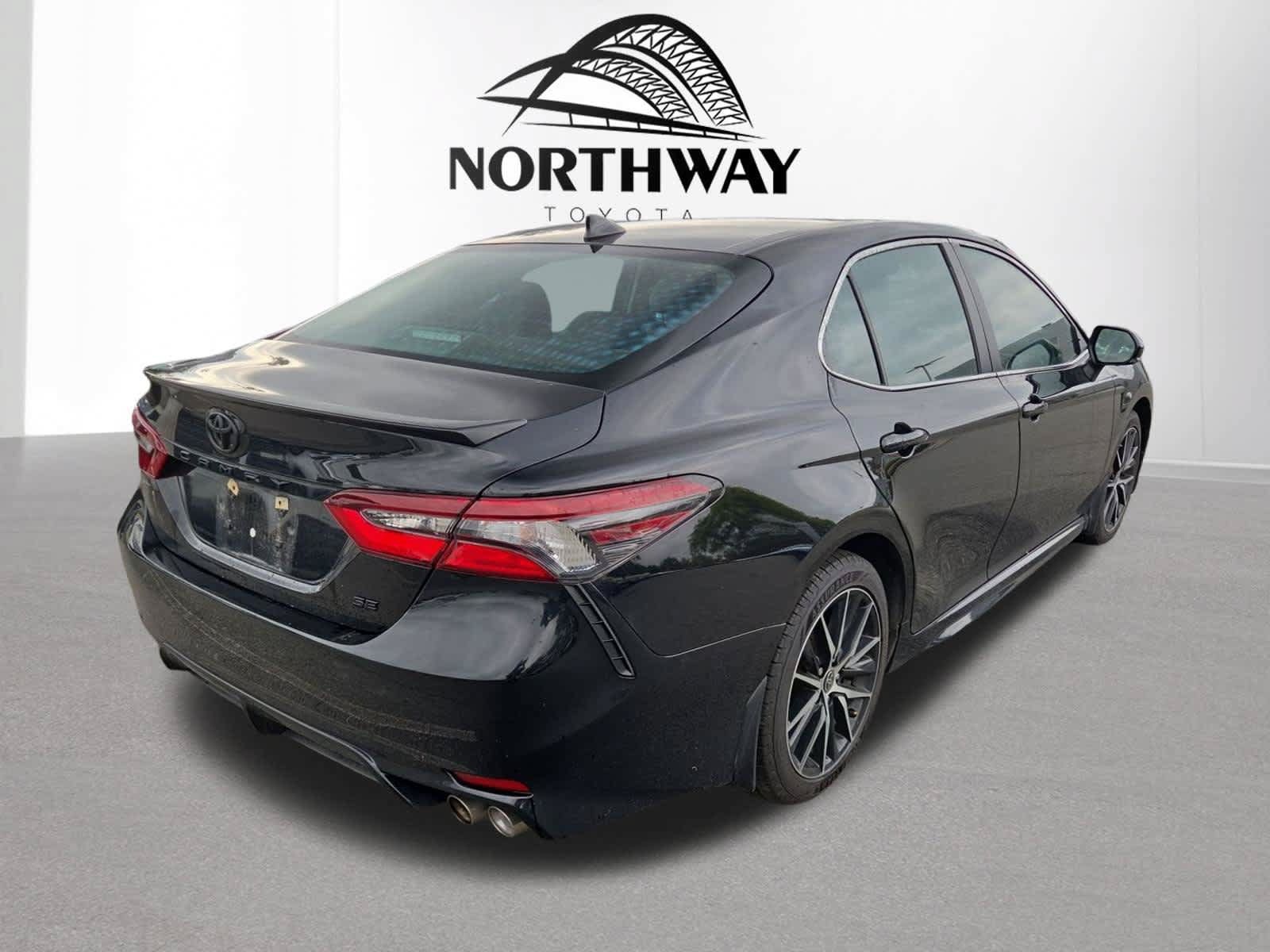 Used 2024 Toyota Camry SE w/ Cold Weather Package FWD image 3
