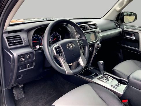 Used 2018 Toyota 4Runner SR5 Premium RWD image 16