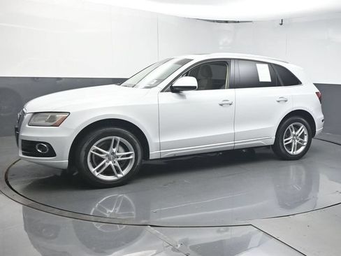 Used 2017 Audi Q5 2.0T Premium Plus w/ Technology Package AWD/4WD image 4