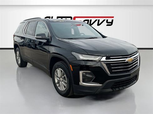 Used 2022 Chevrolet Traverse LT image 2