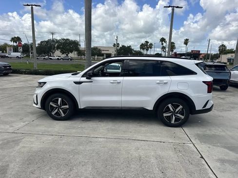 Used 2023 Kia Sorento S FWD image 9