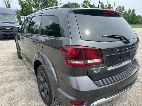 Used 2019 Dodge Journey Crossroad w/ Nav & Sun Group FWD image 5