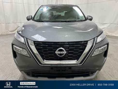 Used 2023 Nissan Rogue SV image 3