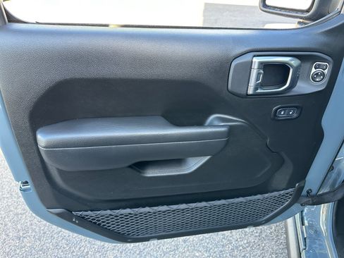 Used 2025 Jeep Gladiator Mojave w/ Convenience Group AWD/4WD image 13