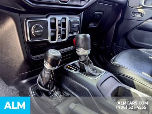 Used 2018 Jeep Wrangler Unlimited Sahara AWD/4WD image 16