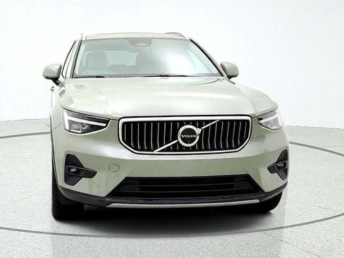 Used 2024 Volvo XC40 B5 Plus w/ Protection Package Premier AWD/4WD image 2
