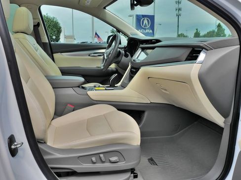 Used 2021 Cadillac XT5 Premium Luxury w/ LPO, Floor Liner Package FWD image 12