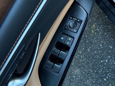 Certified 2022 Lexus ES 300h w/ Premium Package image 28