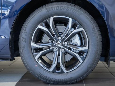 New 2026 Toyota Sienna Platinum AWD/4WD image 18