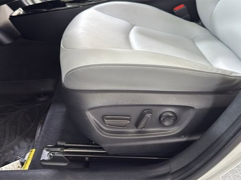 Used 2020 Toyota Prius Prime Limited image 14