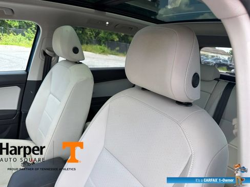 Used 2020 Volkswagen Tiguan SE w/ Panoramic Sunroof Package FWD image 12