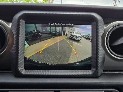 Used 2023 Jeep Wrangler Unlimited w/ Cold Weather Group AWD/4WD image 18