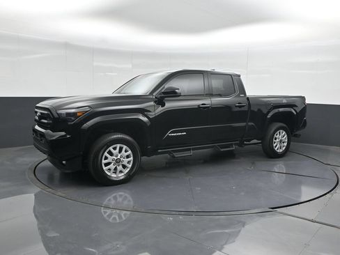 Used 2025 Toyota Tacoma SR5 AWD/4WD image 7