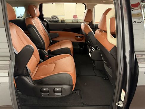 Used 2024 Kia Carnival SX Prestige FWD image 42