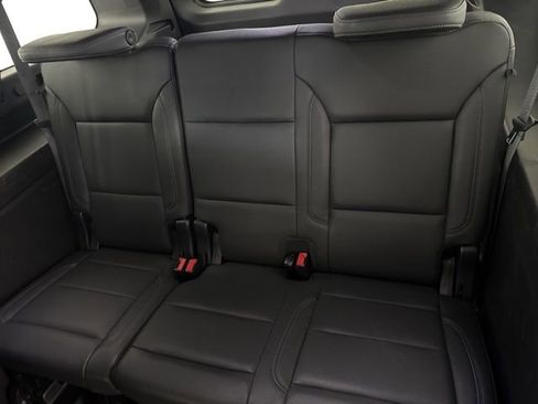 Used 2022 Chevrolet Suburban Z71 w/ Luxury Package image 29