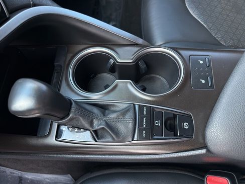 Used 2022 Toyota Camry XSE image 15