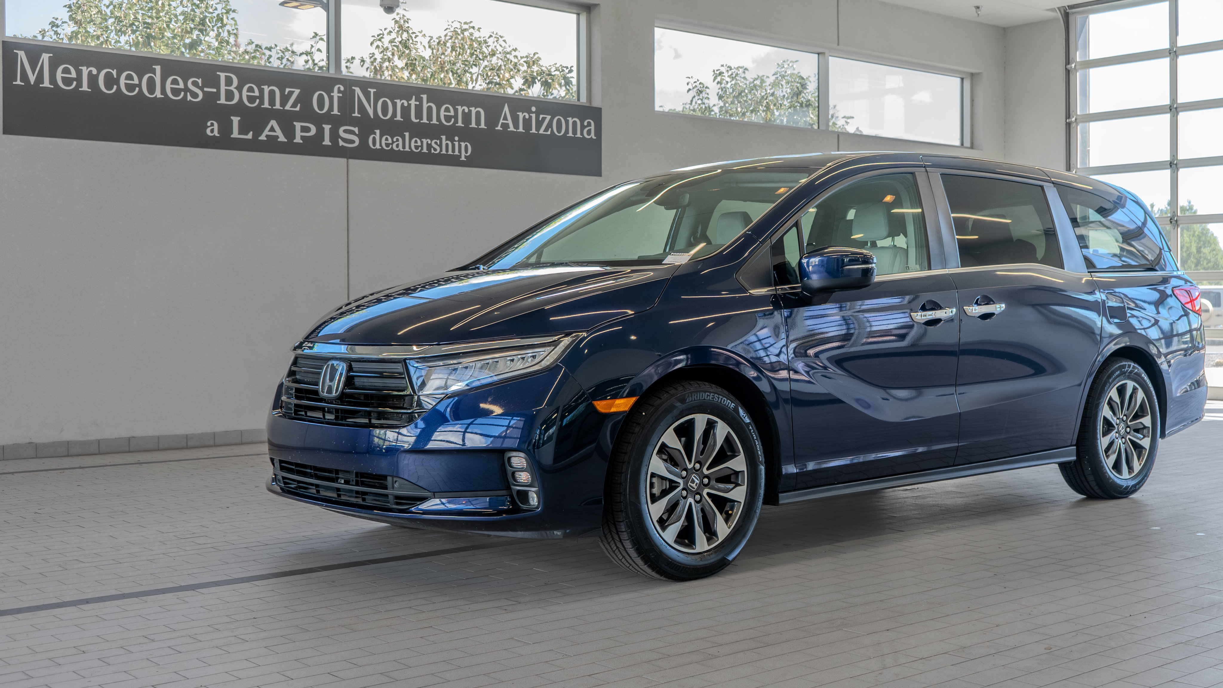 Used 2024 Honda Odyssey EX-L image 3