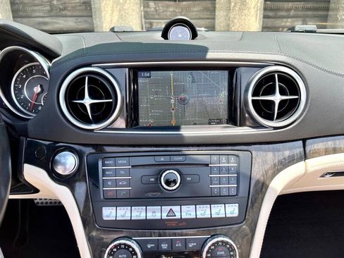 Used 2017 Mercedes-Benz SL 550 image 18