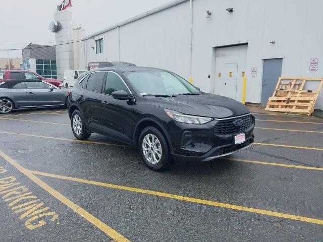 Certified 2024 Ford Escape Active AWD/4WD image 2