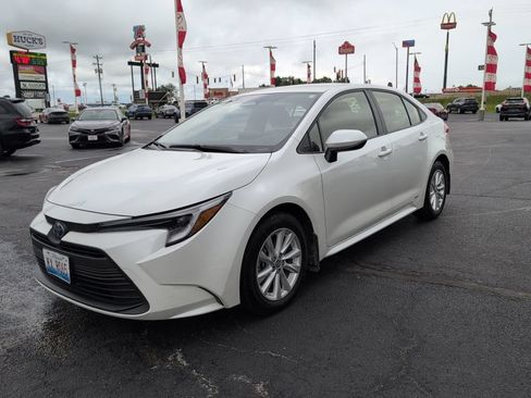 Used 2024 Toyota Corolla LE w/ LE Convenience Package AWD/4WD image 4