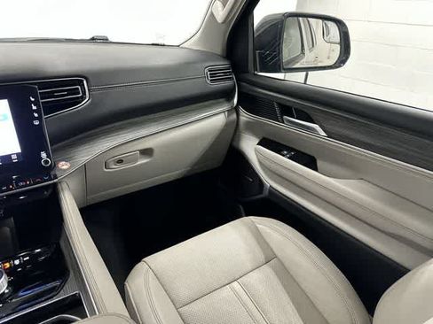 Used 2024 Jeep Wagoneer L Series II w/ Flexible Seating Group AWD/4WD image 13