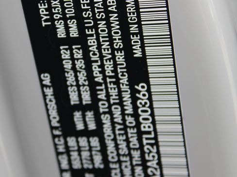 New 2026 Porsche Macan image 30