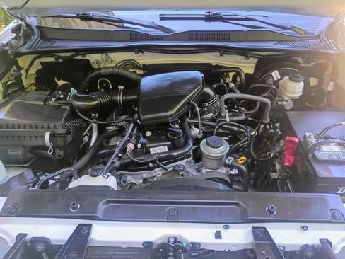 Used 2018 Toyota Tacoma SR5 w/ SR5 Appearance Package (SM) RWD image 70