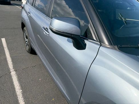 Used 2023 Toyota Highlander XLE image 5