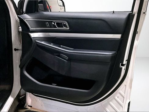 Used 2016 Ford Explorer XLT w/ Equipment Group 202A image 28