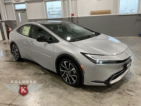 New 2025 Toyota Prius Plug-In Hybrid image 1