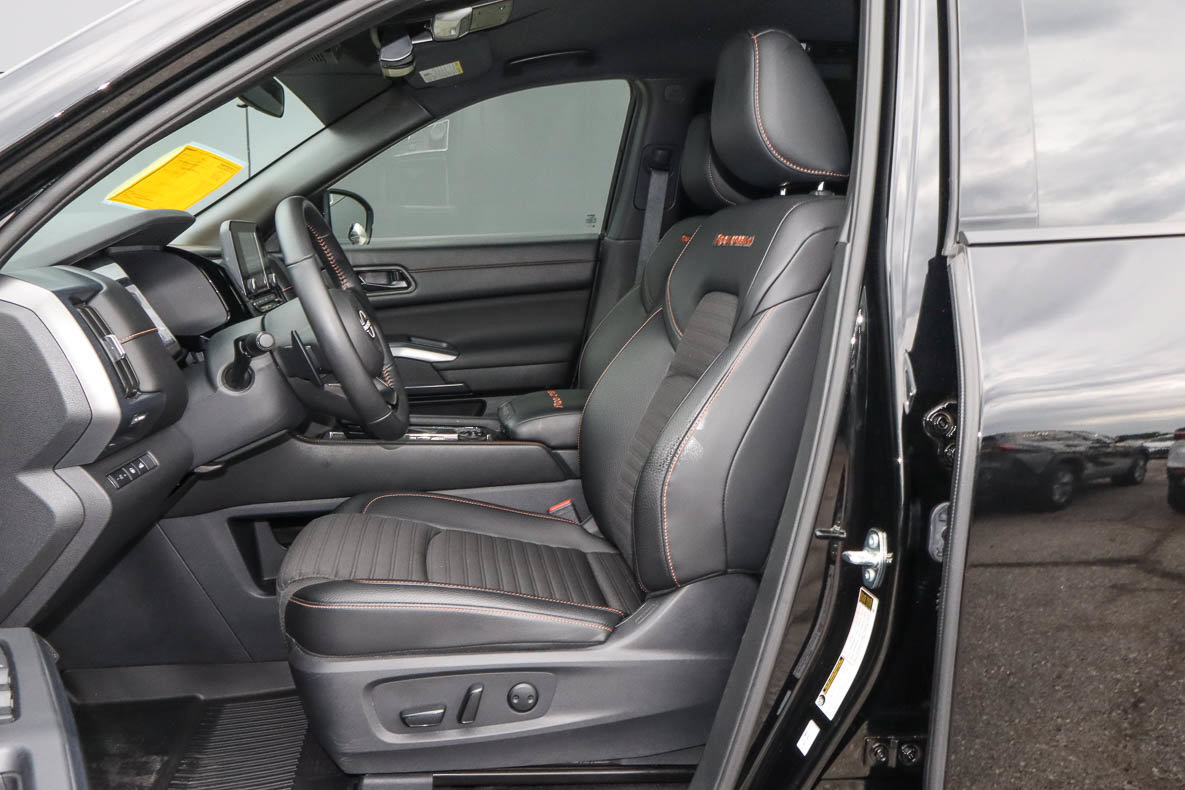 Used 2025 Nissan Pathfinder Rock Creek AWD/4WD image 7