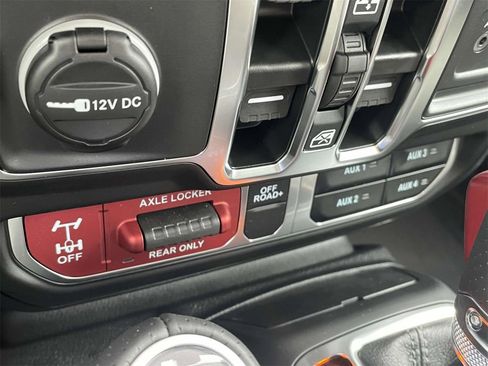 New 2025 Jeep Gladiator Mojave w/ Convenience Group image 21