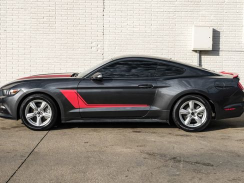 Used 2017 Ford Mustang Coupe image 10