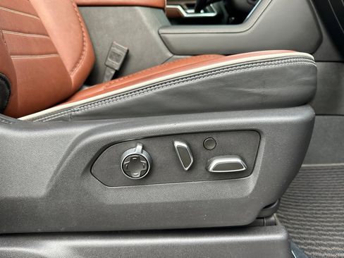 Used 2025 GMC Sierra 2500 Denali Ultimate w/ Snow Plow Prep/Camper Package image 22