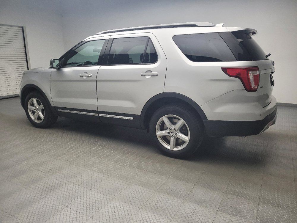Used 2017 Ford Explorer XLT AWD/4WD image 3