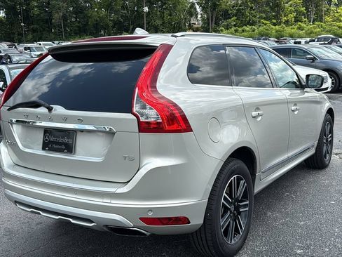 Used 2017 Volvo XC60 T5 Dynamic w/ Preferred Option Package FWD image 3